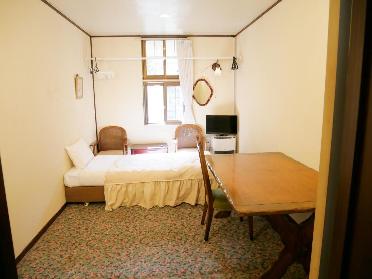 Hareruya Bed & Breakfast Hakuba Bagian luar foto